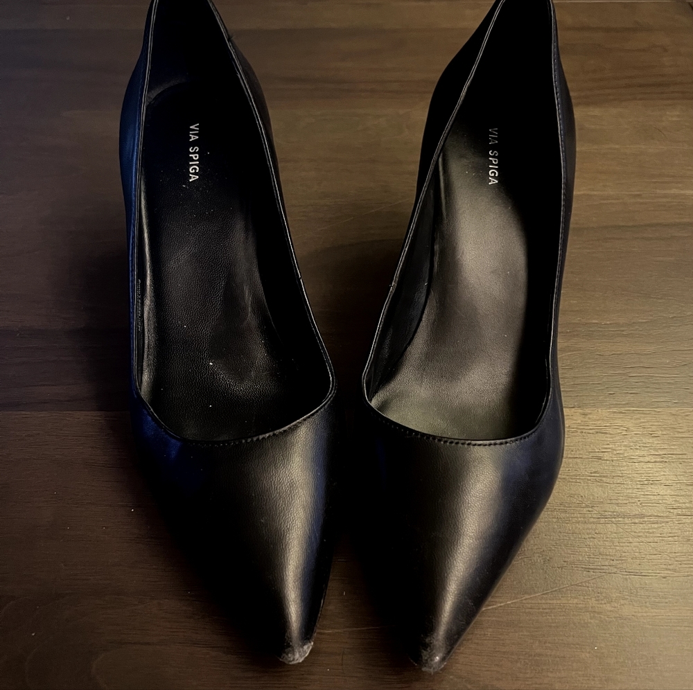 2.5" Black Via Spiga Pumps